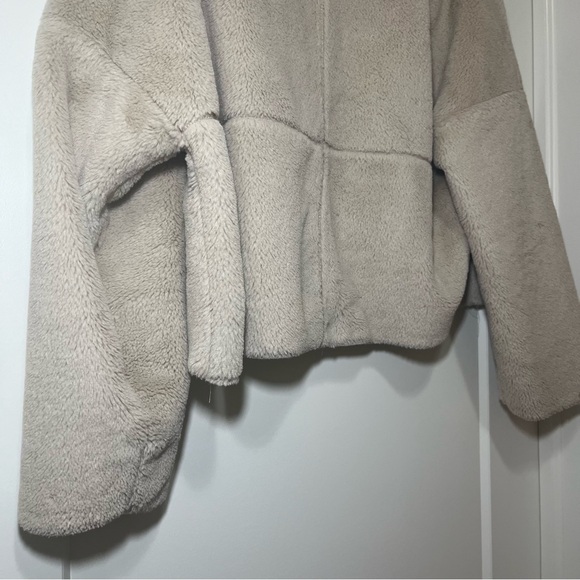 URBAN OUTFITTERS (OU) - Felicity Reversible Faux Fur Coat - Beige - Women’s M - Picture 6 of 16